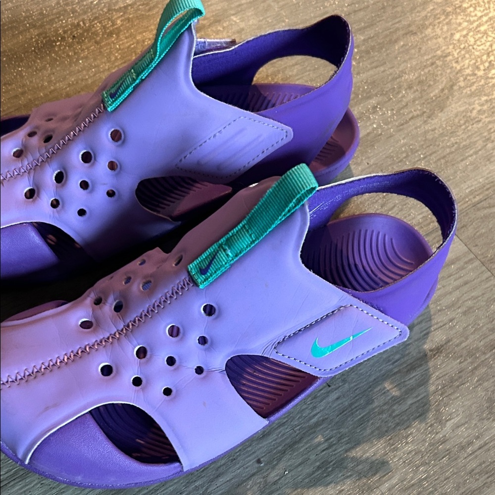 Nike Kids Purple and Green Sandals - Picture 3 of 9